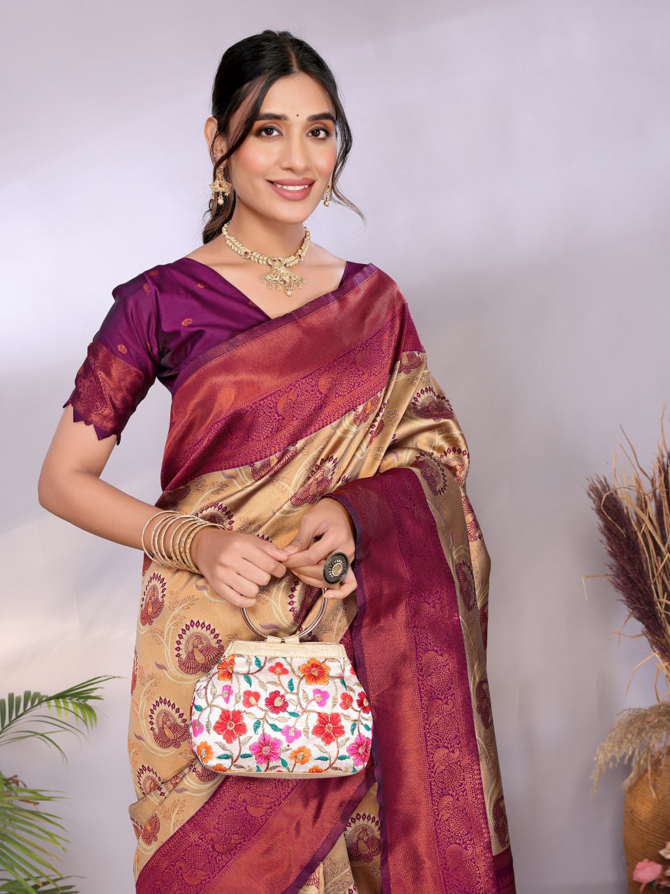 Beautiful Zari work in form of traditional motifs Saree