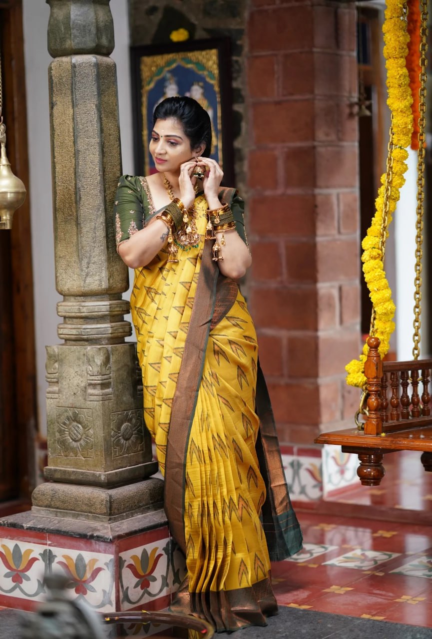Gorgeous Solid Jacquard weave Soft Silk Saree For you