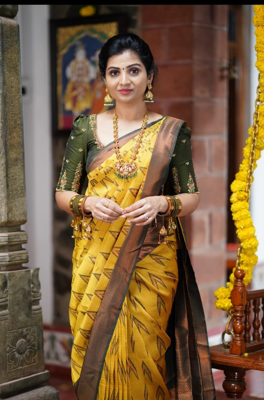Gorgeous Solid Jacquard weave Soft Silk Saree For you
